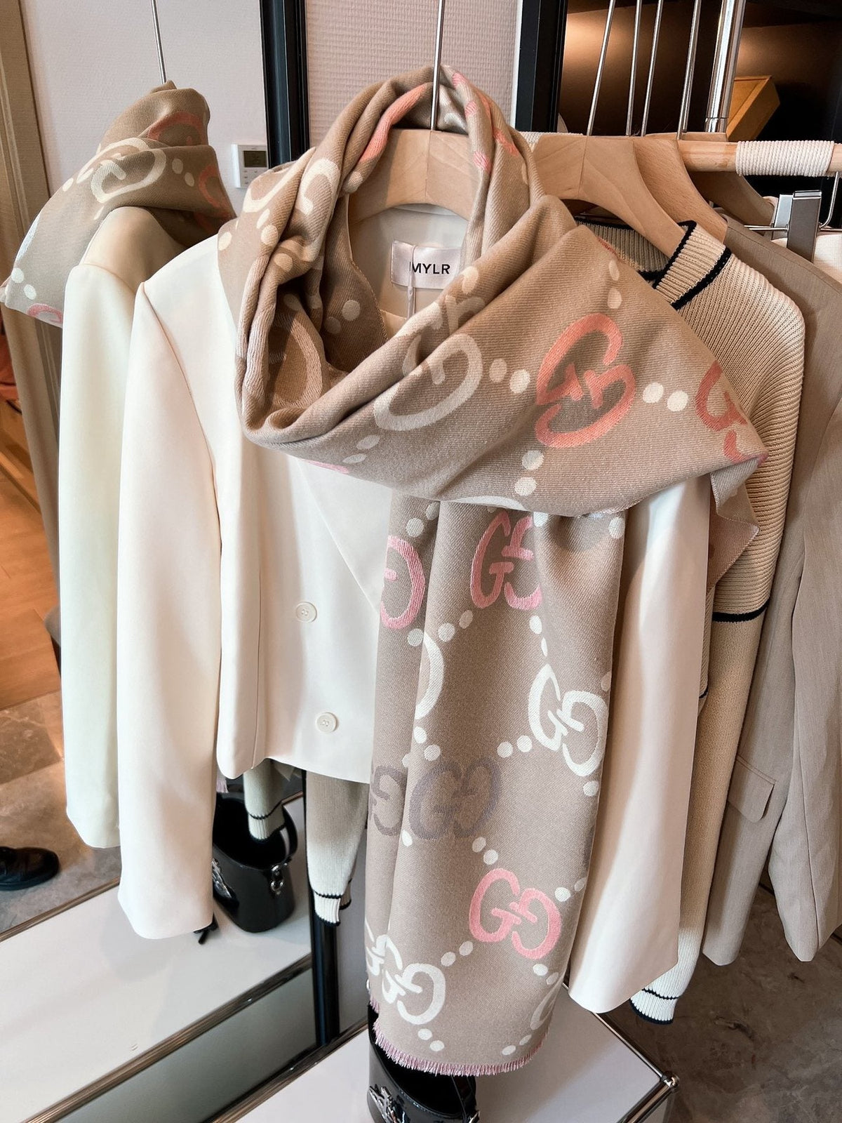 Gucci Pink-Beige Fringed Geometric Motif Scarf